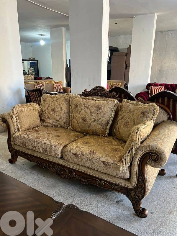 طقم كنبايات حفر ملكي اربع قطع وطقم طاولات 0