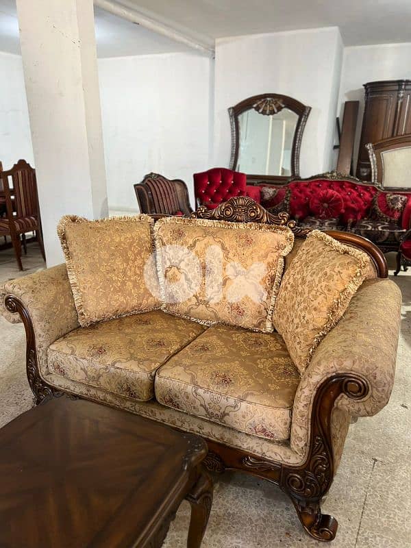 طقم كنبايات حفر ملكي اربع قطع وطقم طاولات 1