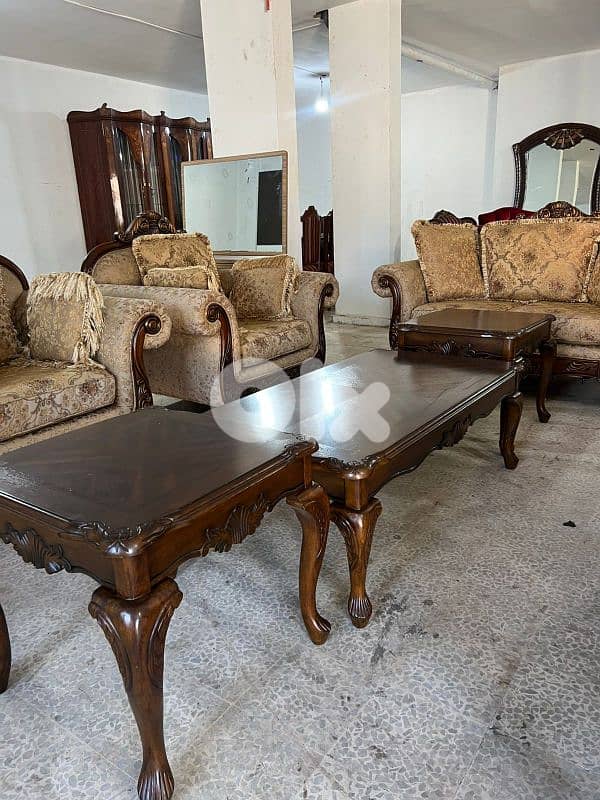 طقم كنبايات حفر ملكي اربع قطع وطقم طاولات 5