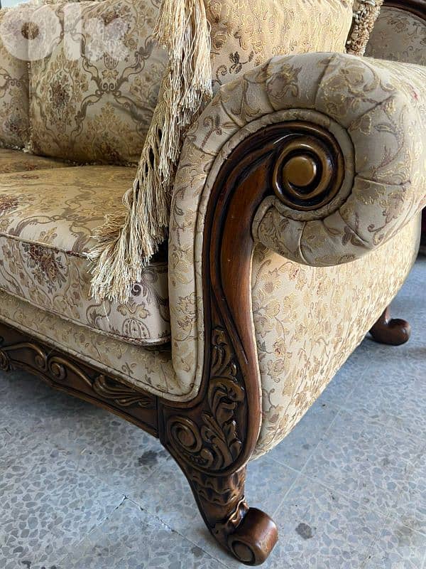 طقم كنبايات حفر ملكي اربع قطع وطقم طاولات 6