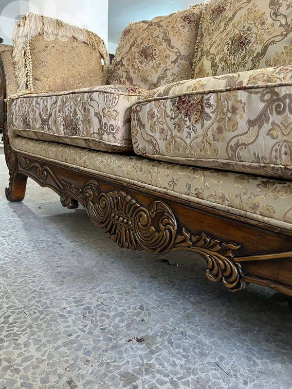 طقم كنبايات حفر ملكي اربع قطع وطقم طاولات 7