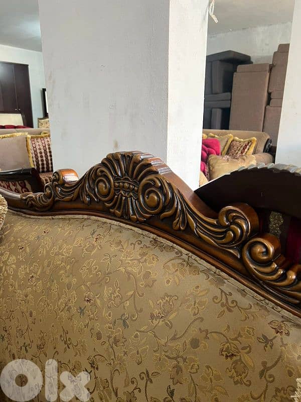 طقم كنبايات حفر ملكي اربع قطع وطقم طاولات 9