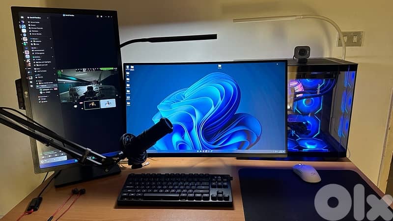 High-End PC + Full Setup (300Hz 2K Monitor) - 1 Month Old 1