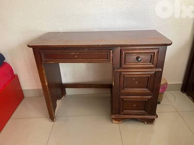 wooden bedroom - 2 beds - book shelf - desk