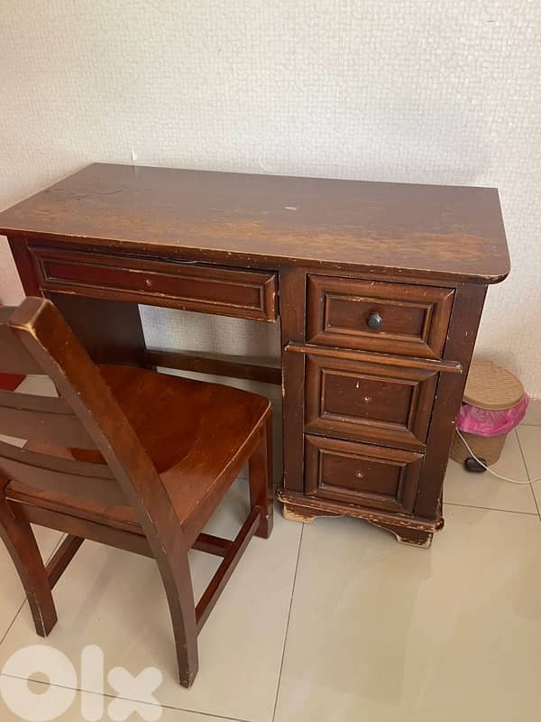 wooden bedroom - 2 beds - book shelf - desk 1