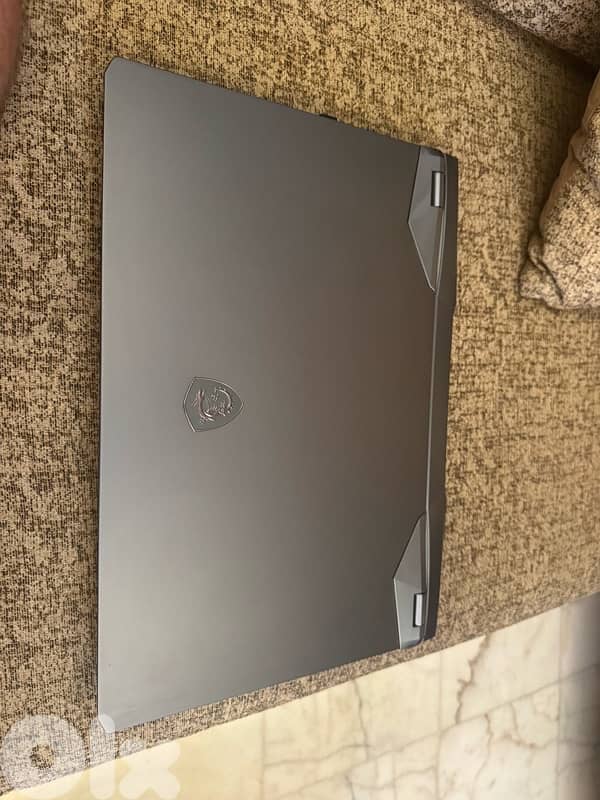 MSI Raider GE76 12UE 1