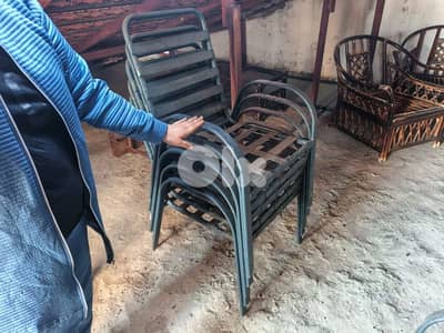 كراسي المنيوم  6 مع اسفنانجات وطاوله