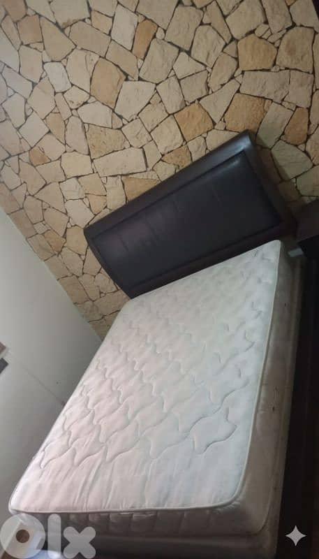 للبيع غرفة نوم مزوج "خشب زان" مع فرشة التخت 1