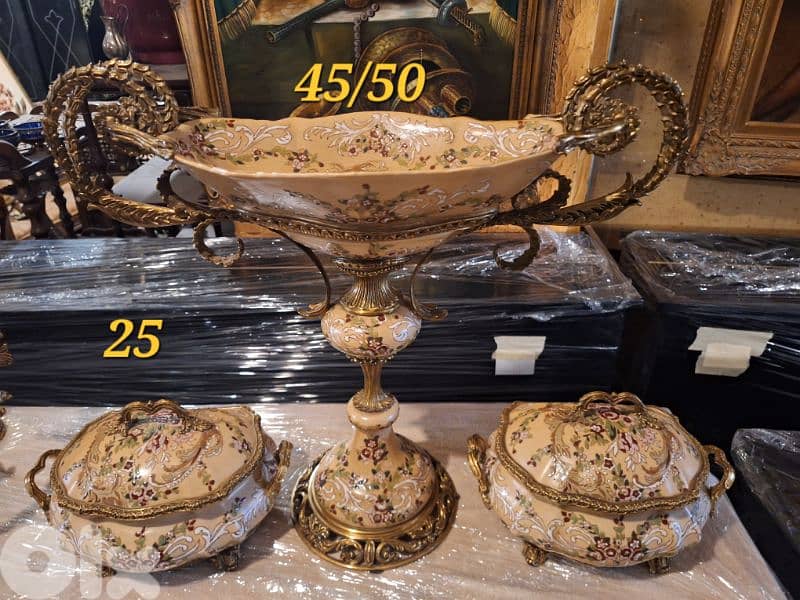 ٣ قطع بورسولان سافر مع برونز شغل فني انتيك مميز جدا 0