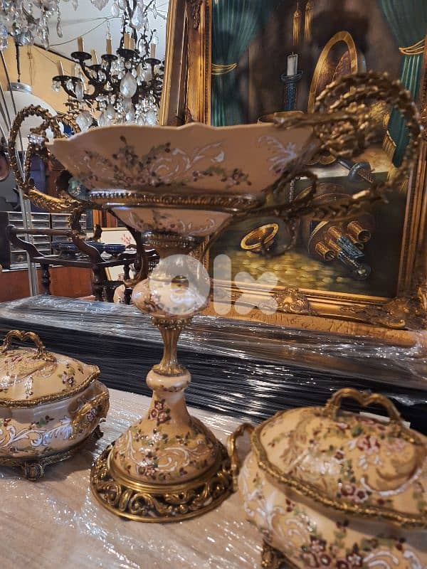 ٣ قطع بورسولان سافر مع برونز شغل فني انتيك مميز جدا 2