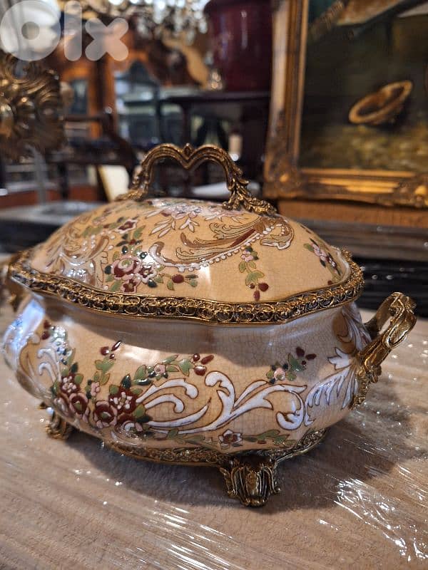 ٣ قطع بورسولان سافر مع برونز شغل فني انتيك مميز جدا 3