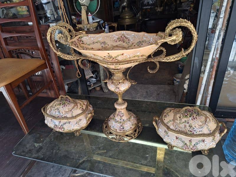 ٣ قطع بورسولان سافر مع برونز شغل فني انتيك مميز جدا 5