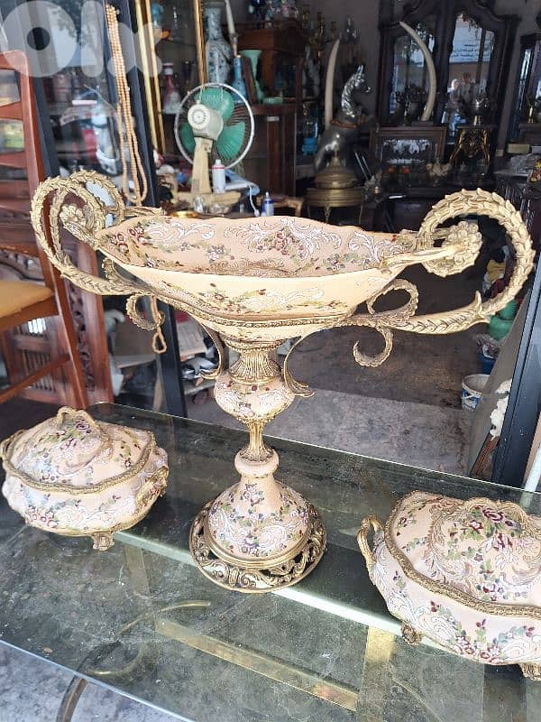 ٣ قطع بورسولان سافر مع برونز شغل فني انتيك مميز جدا 7