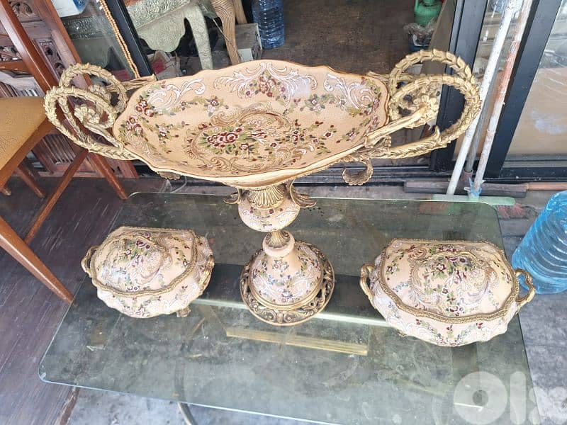 ٣ قطع بورسولان سافر مع برونز شغل فني انتيك مميز جدا 8