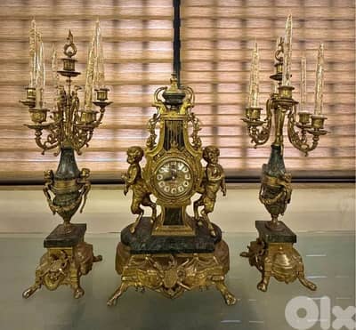 ساعة مع شمعدان عدد٢ برونز مع رخام مميز حجم كبير