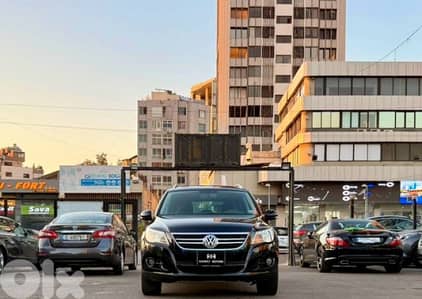 Volkswagen Tiguan 2.0T Full options!!