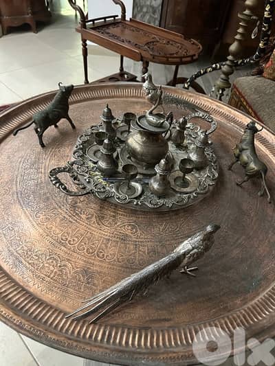 صدر نحاس وطاوله انتيك