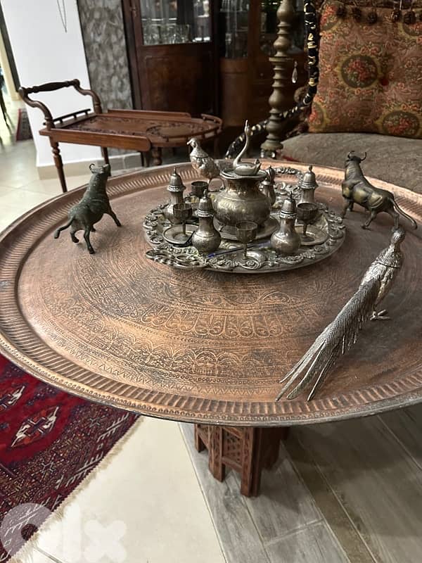 صدر نحاس وطاوله انتيك 1