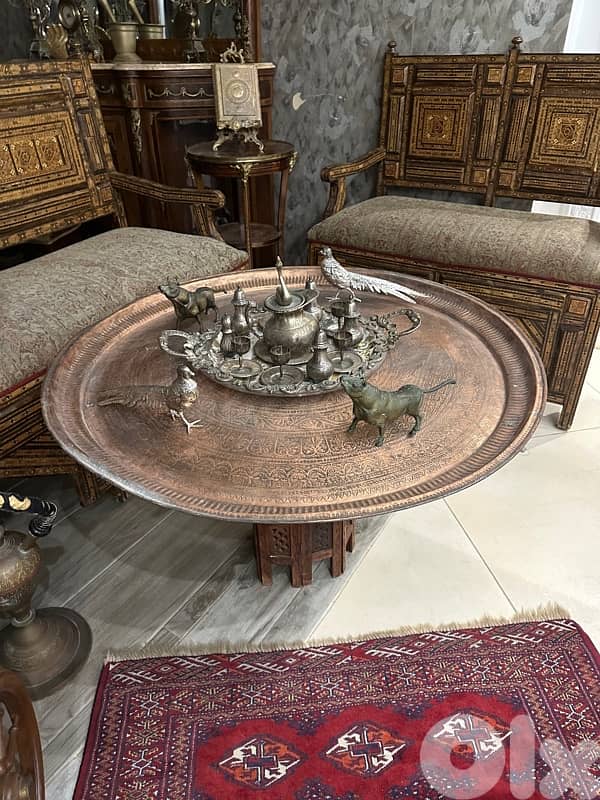 صدر نحاس وطاوله انتيك 2