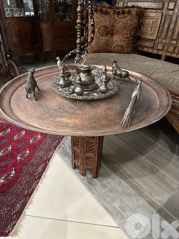 صدر نحاس وطاوله انتيك 3