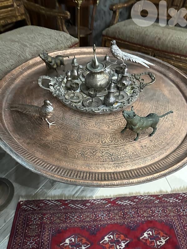 صدر نحاس وطاوله انتيك 4