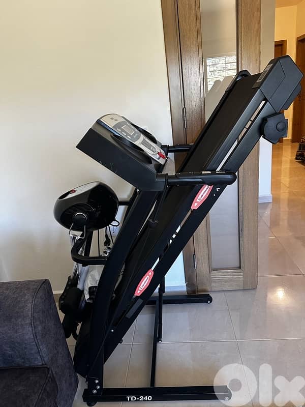 Sports Master Treadmill TD-240 – Excellent Condition! 3