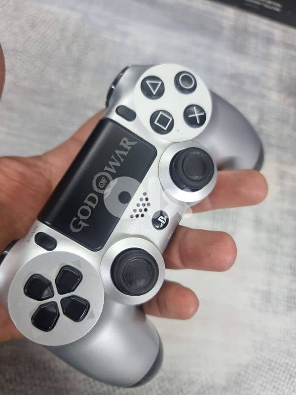 ps4 pro god of war edition 8