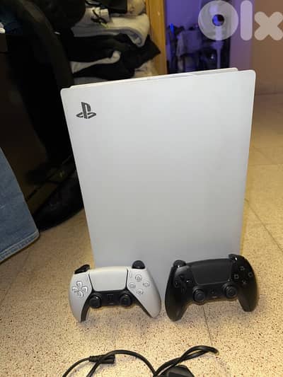 ps5 like new used 1 month only maa 2 cont original for sale 485$ final