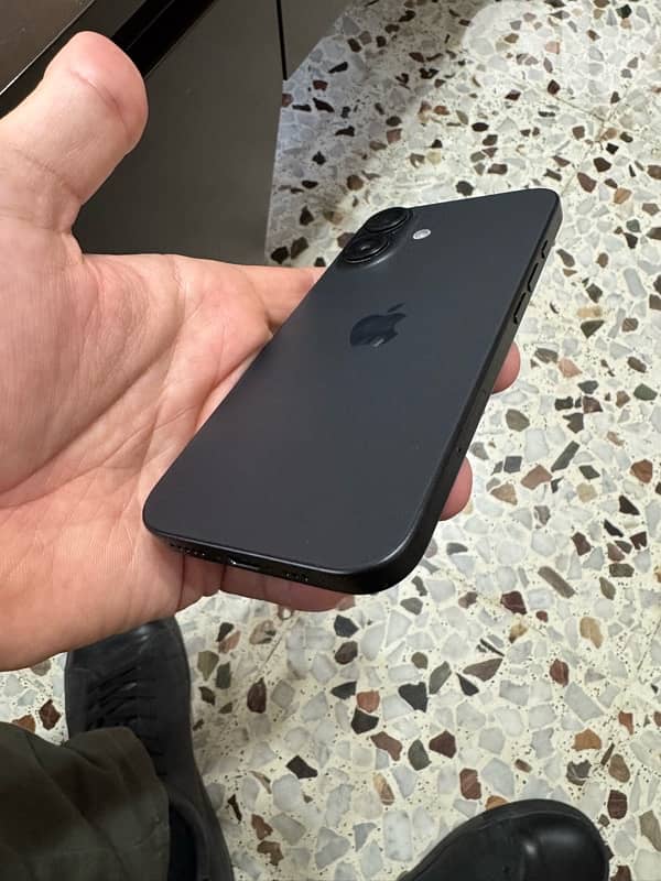 iphone 16 128gb like new 3