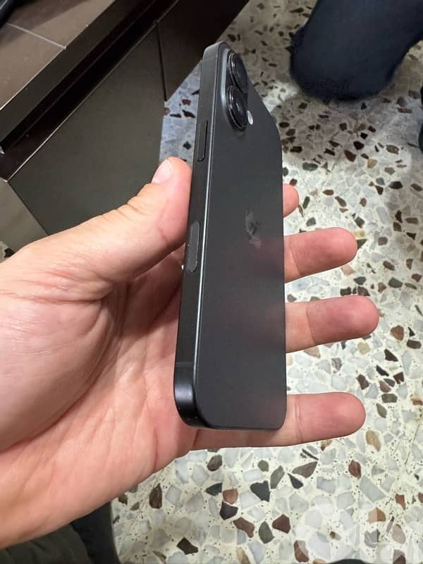 iphone 16 128gb like new 4