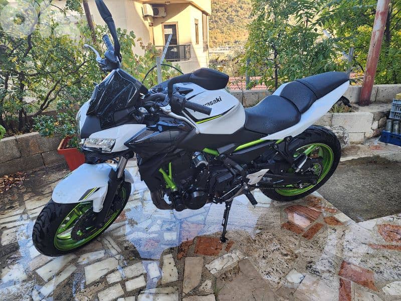 Kawasaki Ninja Z650 4