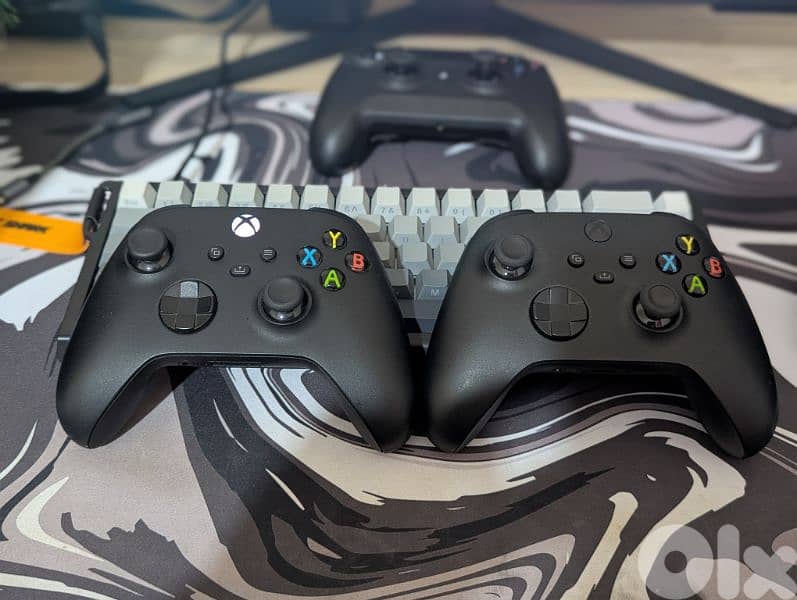 XBOX SERIES X WITH 2 CONTROLLERS 2