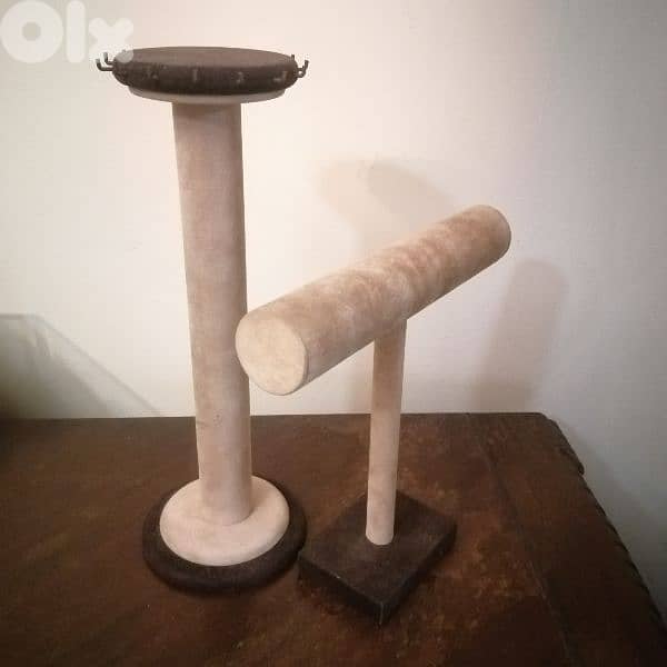 Jewelry display items 0