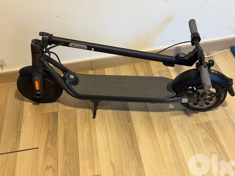Ninebot F20 electrical scooter-used very good condition 2