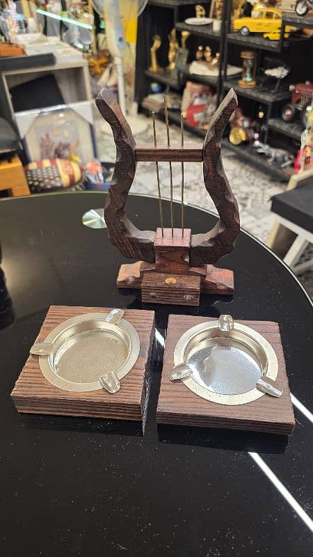 منافض خشب مع ديكور خشب الة موسيقية 0