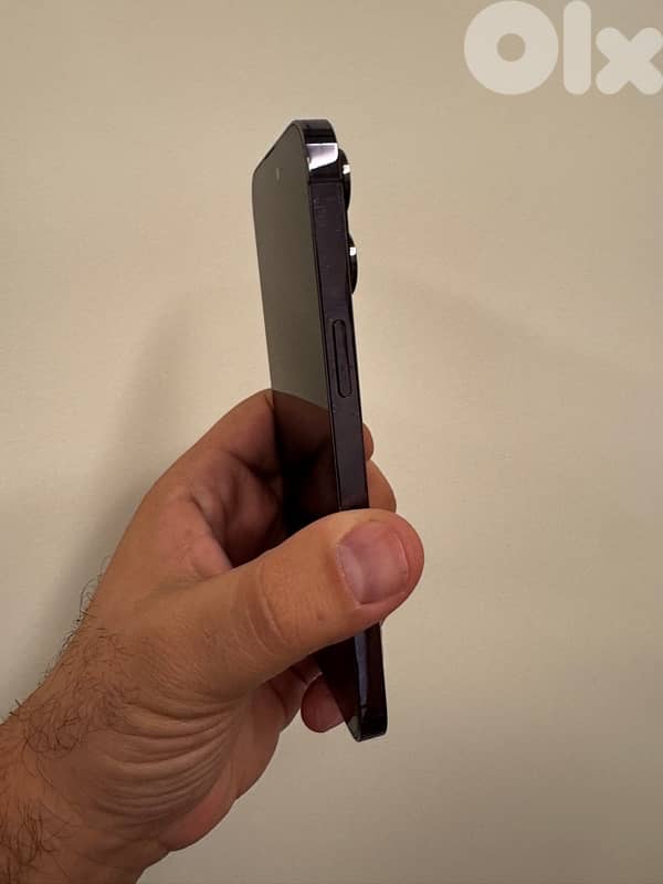 iphone 14 pro max with covers, protection and charger 1