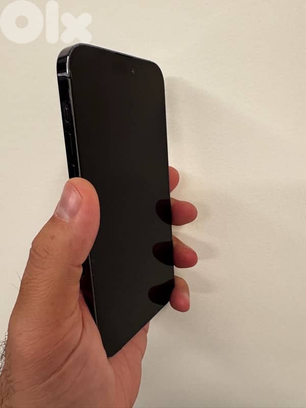 iphone 14 pro max with covers, protection and charger 2