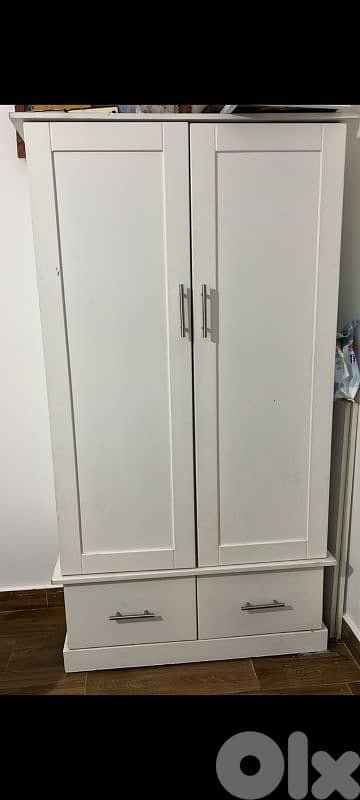 تخت بيبي مع فرشة وخزانة