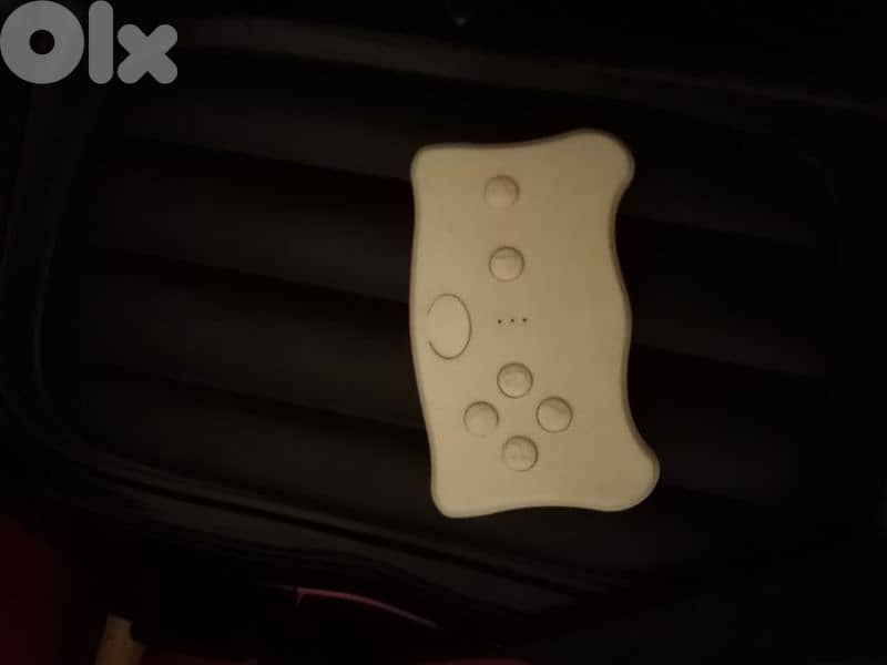 jeep for babies works on rechargeable battery  with a remote controle 2