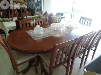 طاولي خشب مسيف ٨كراسي تفتح لا ١٠كراسي،