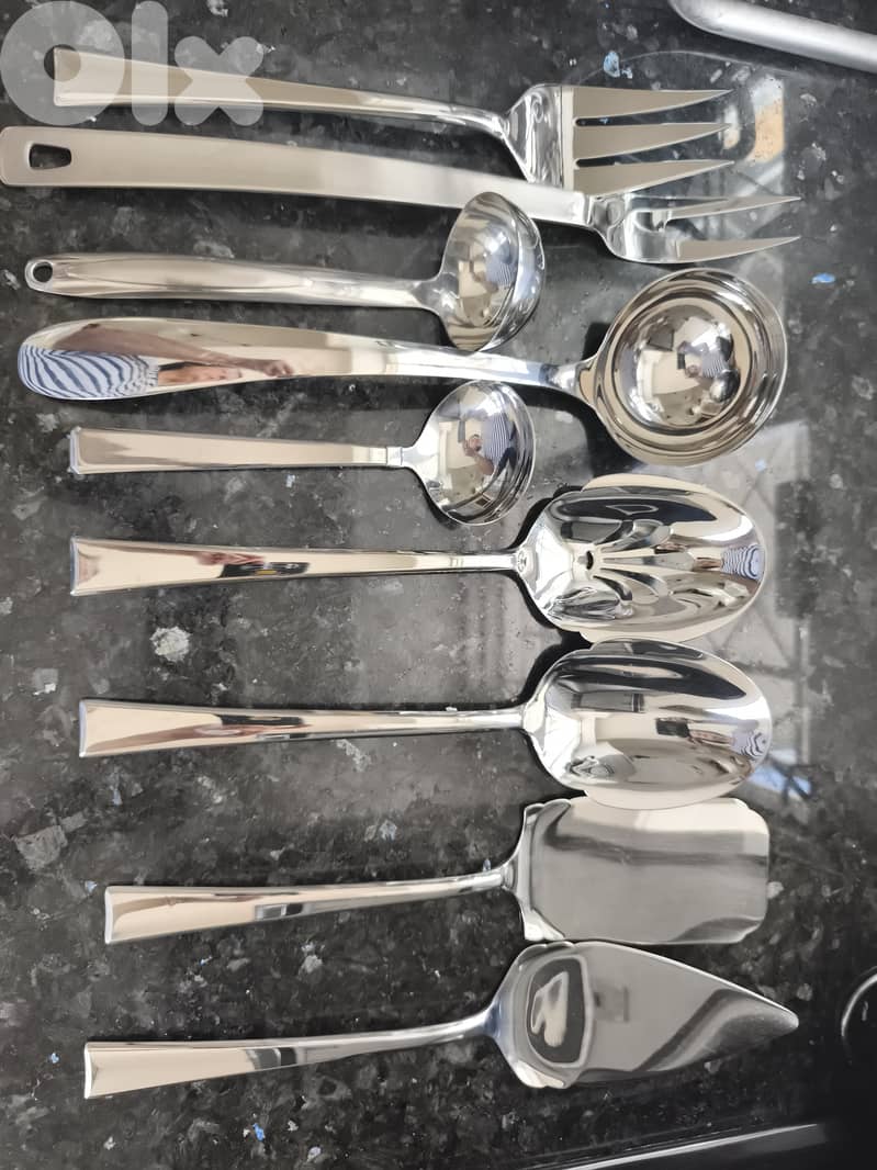 طقم سكب كامل تقريبا جديد 0