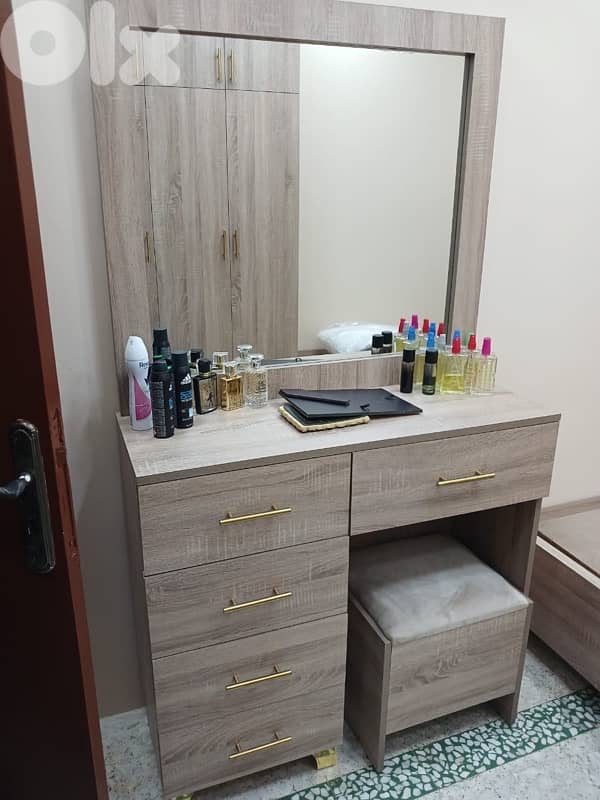 شفنيرا مع مرأي متوفرة بجميع الالوان والمقاسات 0