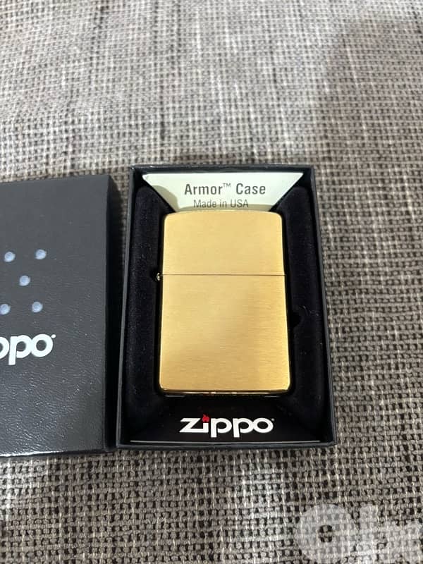 Zippo Brushed Brass Lighter 0