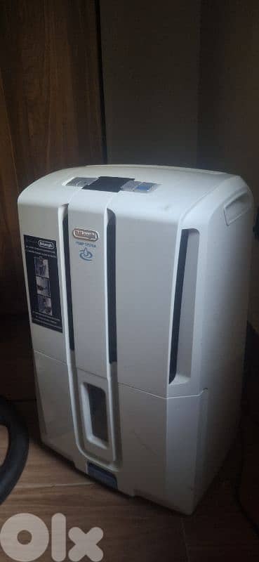 De'Longhi DD230P dehumidifier 1