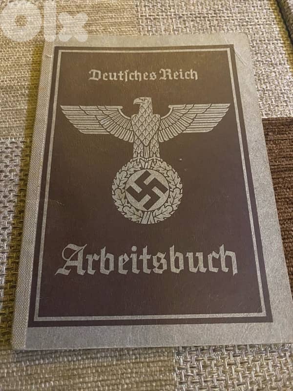 دفتر نازي كان يستخدم لعمال المانيا النارية بالحرب العالمي الثانية 0