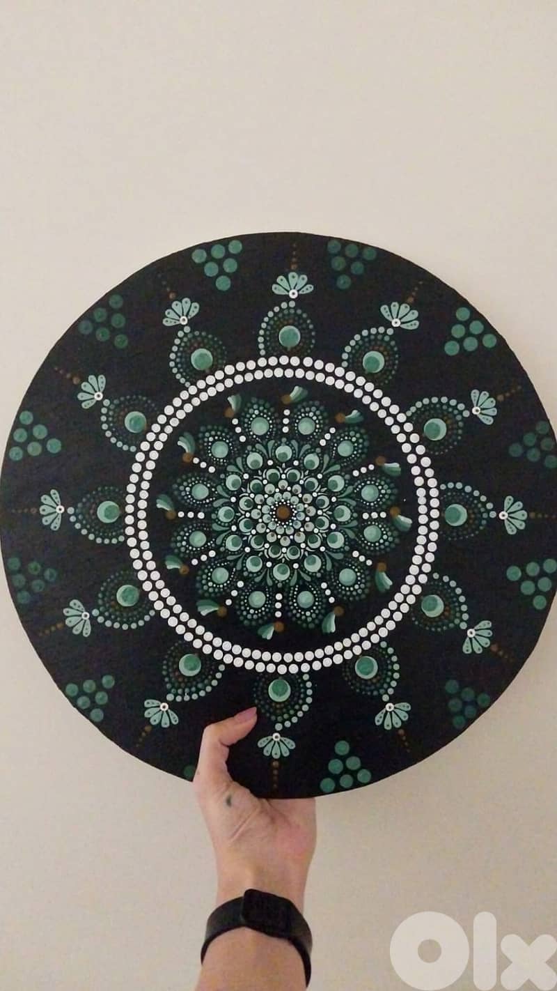 Dot Painting on Round Canvas – Shades of Green (40x40 cm) 0