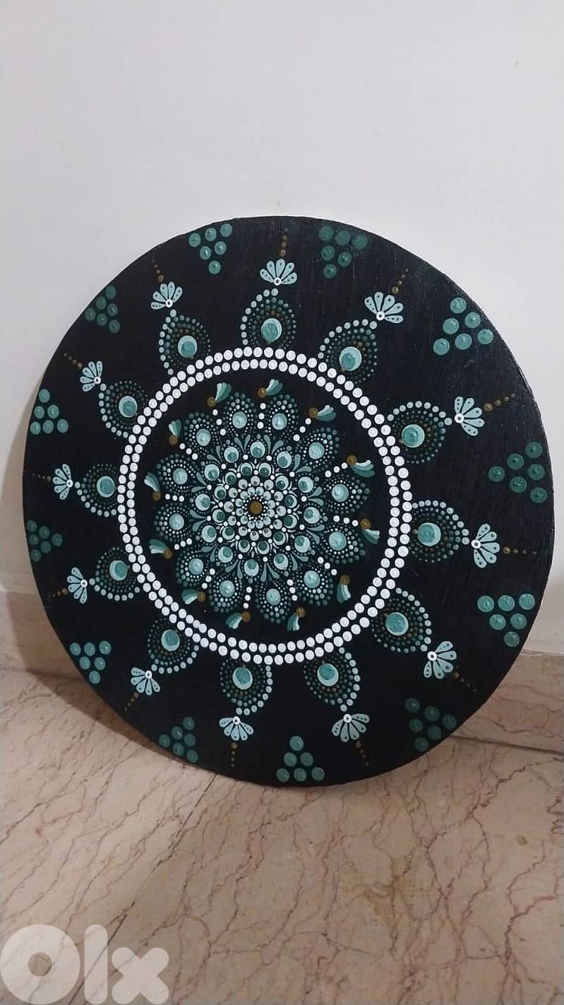 Dot Painting on Round Canvas – Shades of Green (40x40 cm) 1