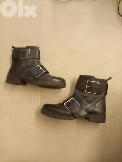 Original Stradivarius Leather Boots (Size 40)