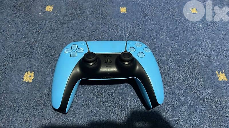 PS5 digital with 2 controllers 4