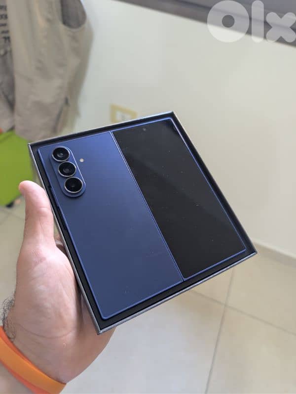 Sumsung Galaxy Z Fold 7 - Blue - 12 Ram- 256 GB 2